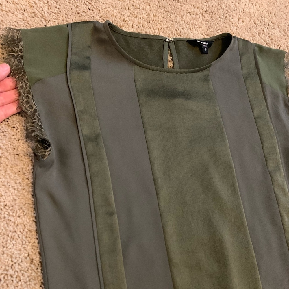 Express Top with lace trim